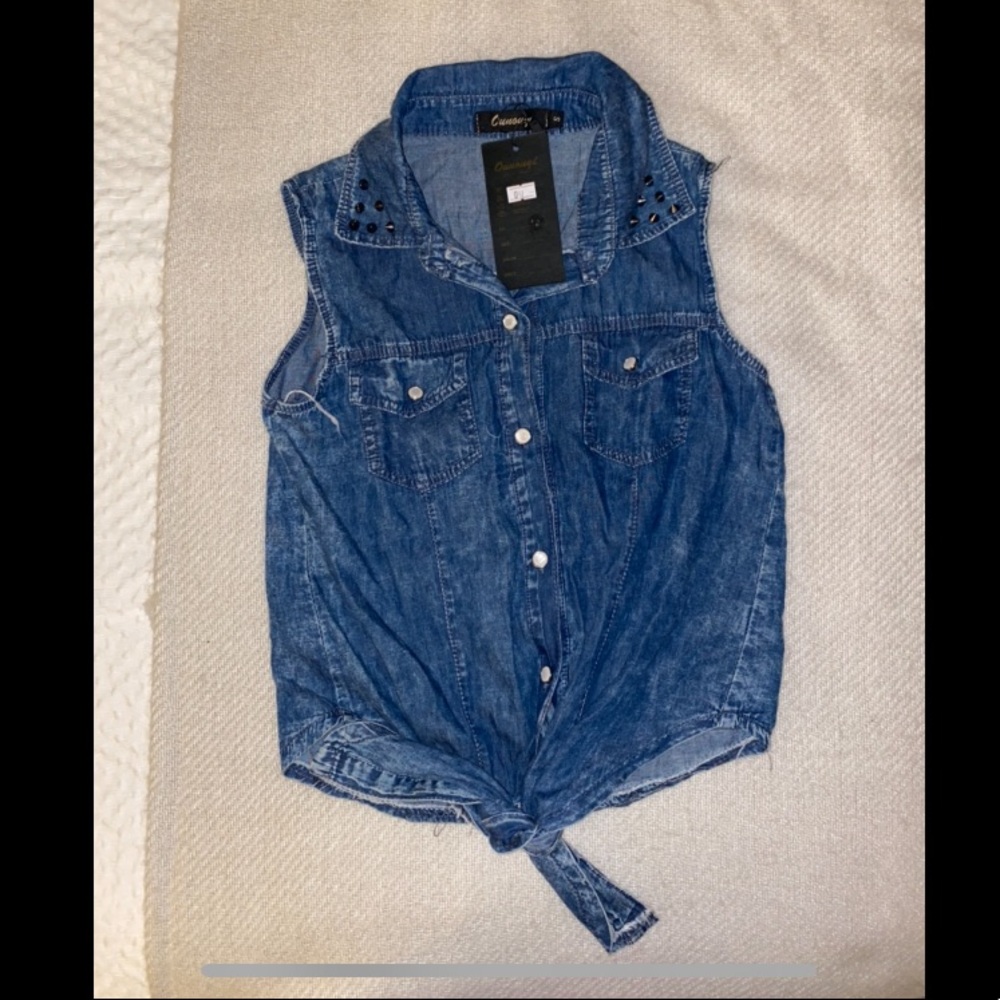 Denim short-sleeved button down top. Size: Small.